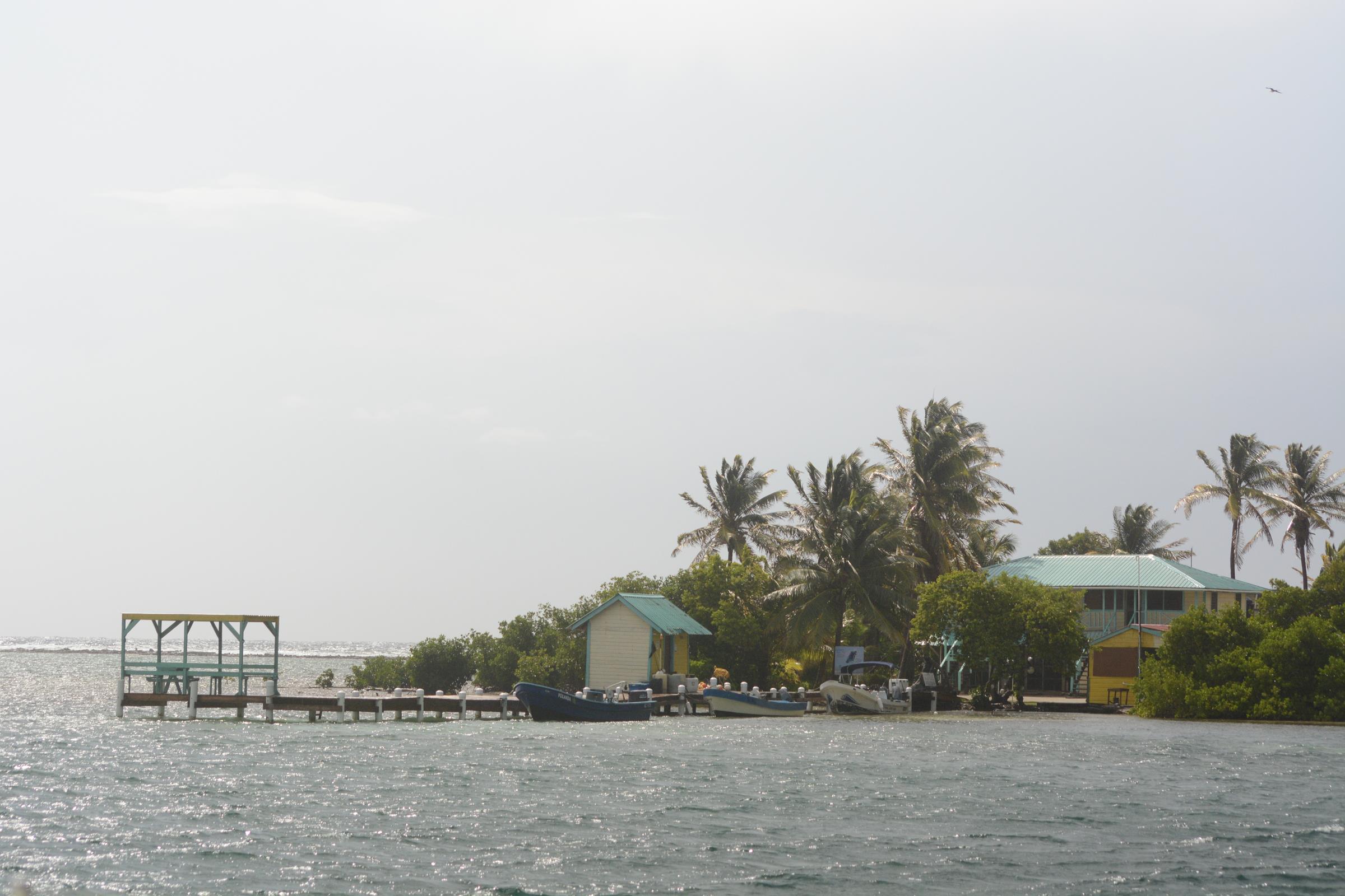 Middle Cay, Glovers Reef — gone.world